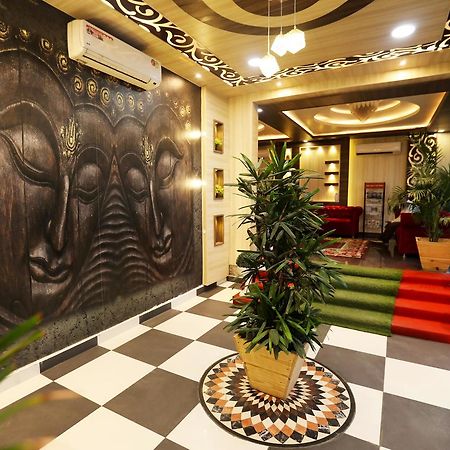 Hotel The Grand Orion Chinhat Exterior foto