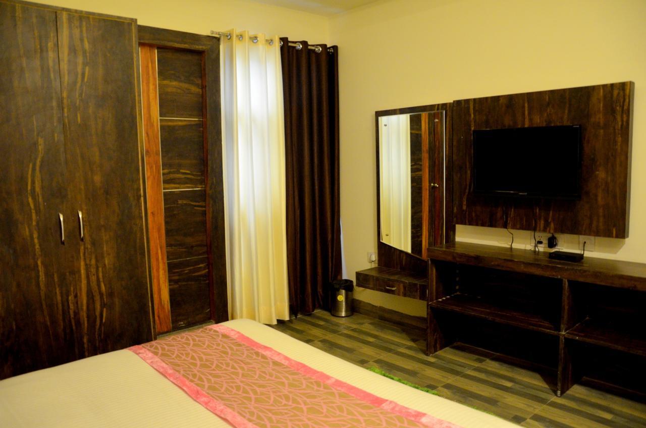 Hotel The Grand Orion Chinhat Exterior foto