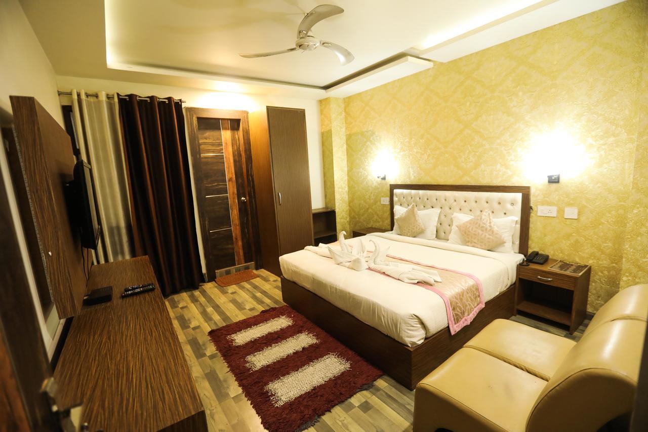 Hotel The Grand Orion Chinhat Exterior foto