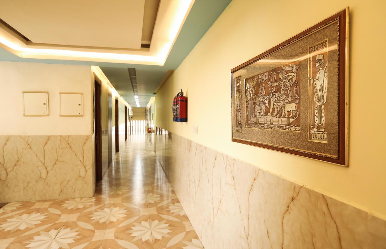 Hotel The Grand Orion Chinhat Exterior foto